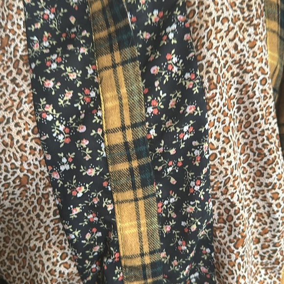 Gimmicks | Mixed Print Button Down - Picture 3 of 9